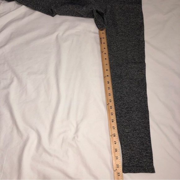 Seamless Compression Leggings Size Medium Heathered Dark Gray or Black Yoga - Picture 5 of 5